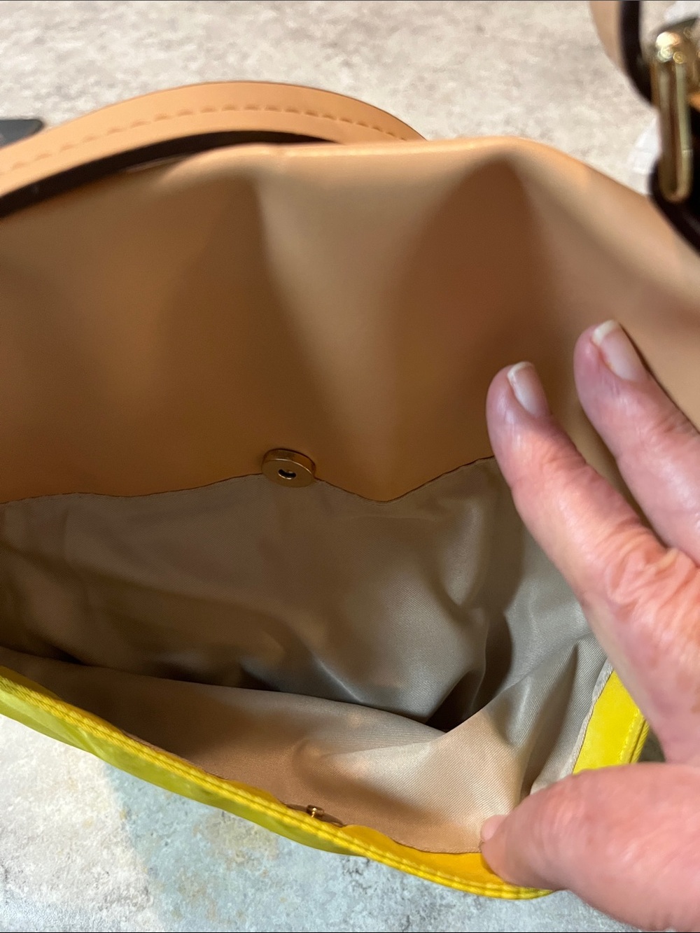 Isaac MIZRAHI New York unique bag it’s yellow gold all - Picture 9 of 10